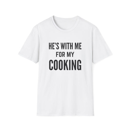 Está conmigo por mi forma de cocinar Camiseta